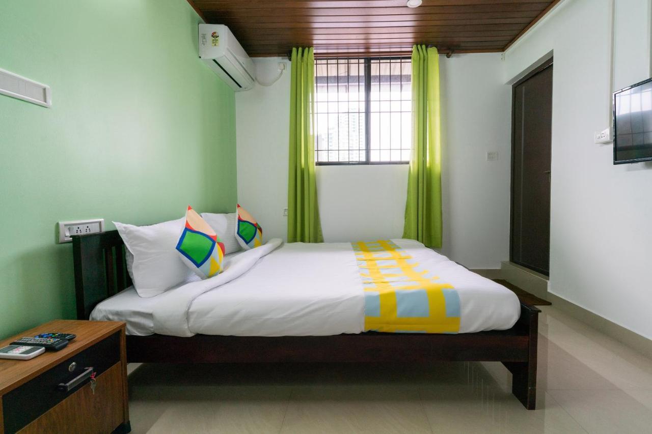 Oyo Home 49697 Aj Apartments Kochi Ngoại thất bức ảnh