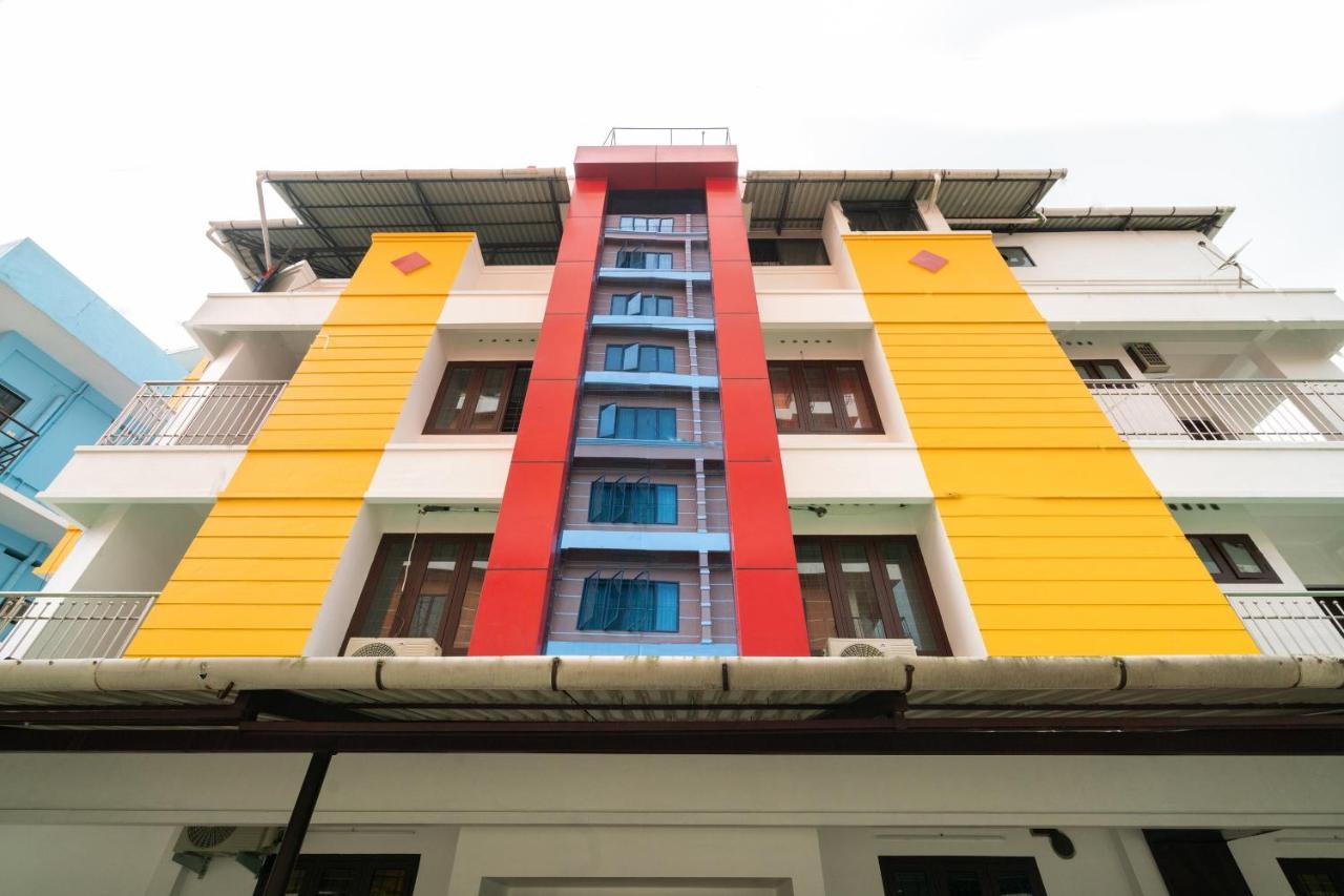 Oyo Home 49697 Aj Apartments Kochi Ngoại thất bức ảnh