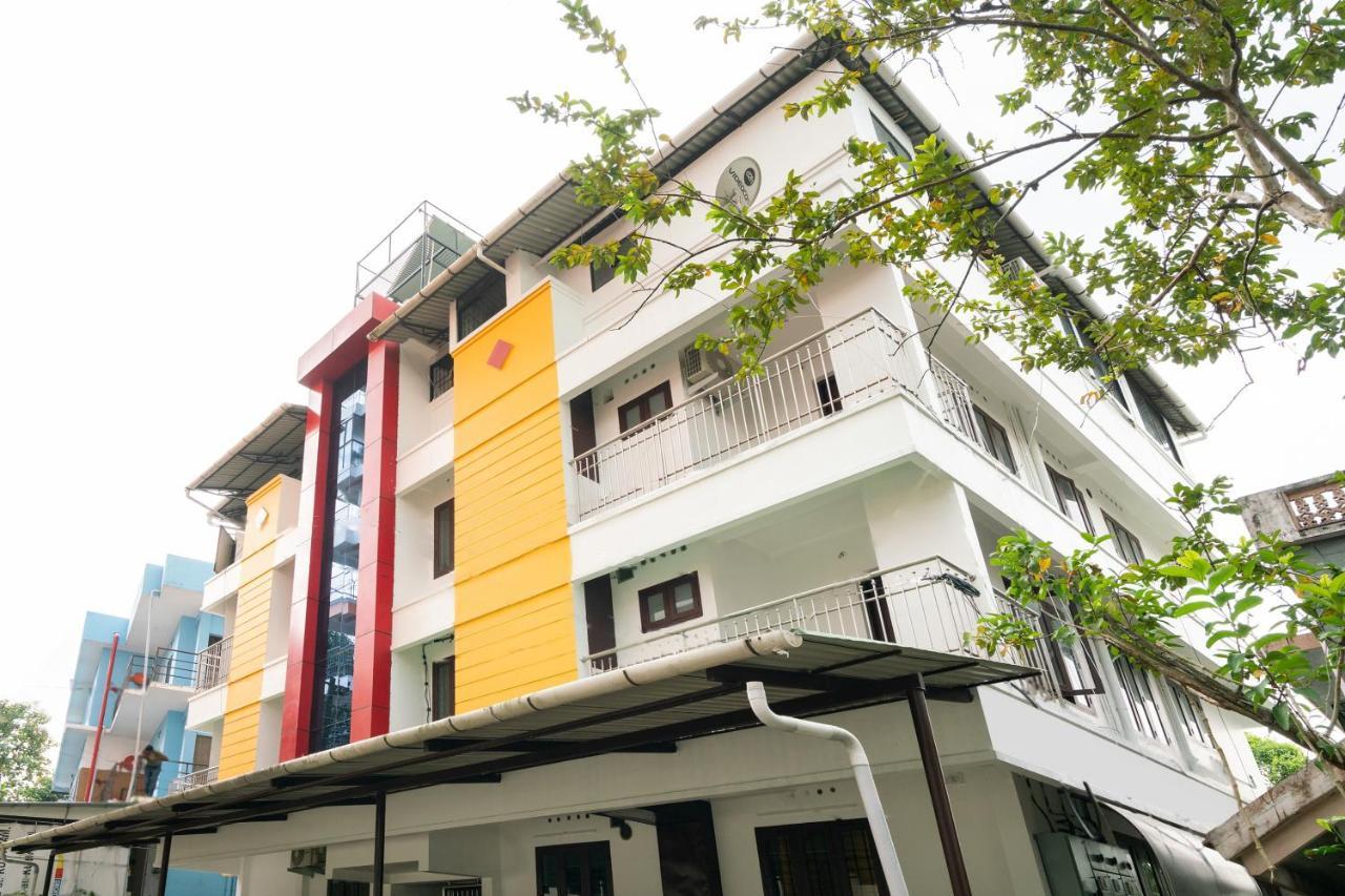 Oyo Home 49697 Aj Apartments Kochi Ngoại thất bức ảnh