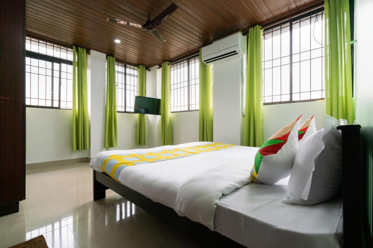 Oyo Home 49697 Aj Apartments Kochi Ngoại thất bức ảnh